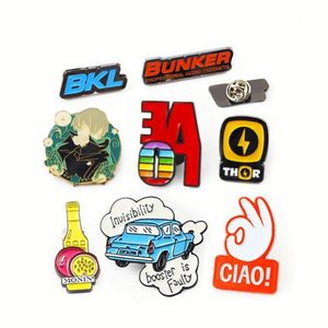 Fabricación de pines de anime personalizados, dijes de esmalte personalizados, pines personalizados teñidos, insignias de metal con logotipo, pin de esmalte duro - Product Image 1