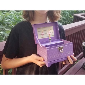 Scatola di gioielli musicali con Ballerina in pelle personalizzata - Product Image 5