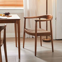 Usine de vente en gros chaise en bois massif de haute qualité café salle à manger salon loisirs nordique bois tissé cordon salle à manger chaises avec accoudoirs