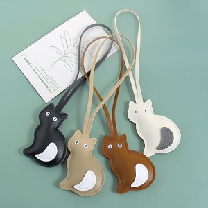 Llavero de cuero de lujo personalizado QYS con diseño de gato, bonito colgante de animal para bolso, dije de moda para cartera, regalo promocional - Product Image 2