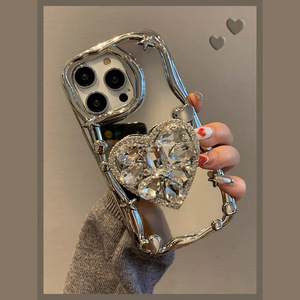 Custodia Premium Antiurto per <span class=keywords><strong>iPhone</strong></span> 15 Pro Max, Argento Galvanizzato a Forma di Cuore con Diamanti, Finitura a Specchio, Supporto Integrato 3D - Product Image 2