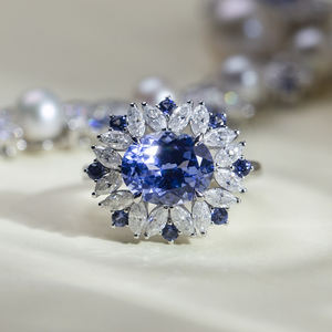 Anillo de Plata 925 con Zafiro Azul de Laboratorio y Halo de Diamantes en Forma Ovalada, Modelo MSR-1637 de Messi Jewelry - Product Image 1