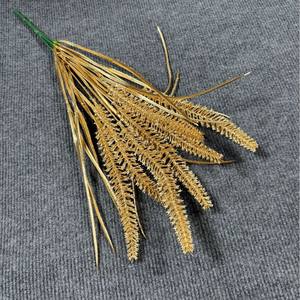 Arreglo Floral Ligero Hecho a Mano para Nochevieja, Decoración con Eucalipto y Flores Artificiales Doradas - Product Image 4