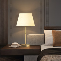 Lámpara de Mesa LED Moderna de Lujo, Fabricada en Latón, con 1000 Lúmenes, Pantalla de Plástico, Estilo Minimalista, para Dormitorio, Sala de Estar o Estudio