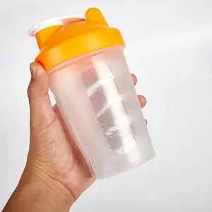 Logotipo personalizado Shaker Bottles Proteína/Polvo/Mezclador de jugo de fruta con bola de batidor de alambre