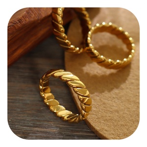 NUEVO Anillo de Boda Ajustable de Acero Inoxidable Chapado en Oro de 18k de Alta Calidad, Estilo Clásico y Moderno para Mujer - Product Image 2