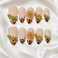 Ongles à presser pleine couverture faits à la main, motif léopard crème, avec grappe de perles dorées 3D, 10 pièces