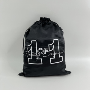 Sac à cordon en satin noir de luxe avec logo personnalisé imprimé, sac anti-poussière en satin pour vêtements streetwear et emballage de chaussures - Product Image 5
