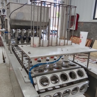 Machine de remplissage et de scellage de liquide de boisson au lait de jus entièrement automatique, machine de remplissage et de scellage de tasses de yaourt