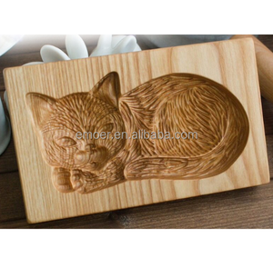 Molde de madera de haya con forma de erizo, pez dorado, oveja, cuco, caballo y gato para galletas y bizcochos - Product Image 6