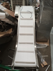 Z-type hellende transportband met lattenstructuur voor afgewerkte zakken, afvoer/uitvoer/uitlaat/afvoerband/transportband/elevator. - Product Image 5