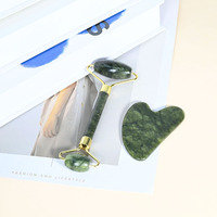 Fournisseur vérifié élevé BeautifulGHM 100% Natrual Xiuyan rouleau de massage du visage en pierre de jade verte et Gua Sha avec boîte en papier