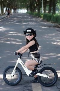 Vélo d'équilibre pour enfants CN.CUBE BDX, nouveau design OEM ODM, cadre pliable à suspension souple, 12 pouces, alliage de magnésium, pneus gonflables, sans frein, charge maximale 50 kg - Product Image 2