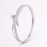 Bracelet jonc ouvert pour femme, plaqué or, anti-ternissement, avec zircon et fermoir à vis, design géométrique tendance, style chrétien, pour anniversaire
