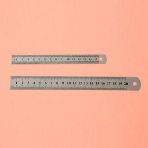 Regla de Acero Inoxidable de Doble Cara con Bordes Reforzados, Disponible en Tamaños de 15 cm/20 cm/30 cm, Ideal para Estudiantes, Exámenes y Mediciones - Product Image 2