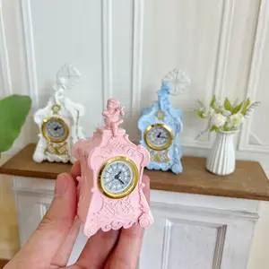 Alta calidad lindo 1:6 escala casa de muñecas miniatura reloj eléctrico Vintage alivio reloj juguetes niños