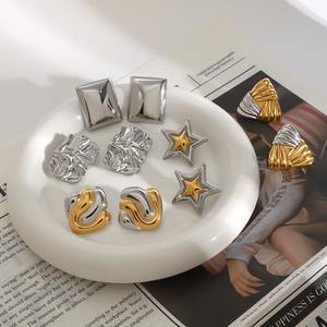 Boucles d'oreilles rétro hirondelle uniques pour femmes en acier inoxydable étanche bijoux de mode à <span class=keywords><strong>la</strong></span> mode avec conception de colombe de <span class=keywords><strong>la</strong></span> paix - Product Image 6