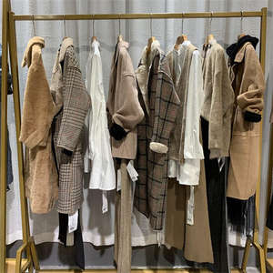 Ropa de Mujer de Segunda Mano con Descuento, Ropa de Invierno 2022, Venta al por Mayor, Liquidación de Inventario - Product Image 1