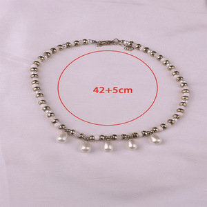 Collier ras du cou en fausses perles en forme de goutte d'eau, bijoux de fête pour femmes, forme de goutte d'eau, design géométrique en forme de U - Product Image 2