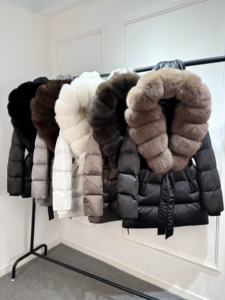 Parka Invernale di Lusso 2025 con Cappuccio in Vera Pelliccia di Volpe, 90% Piumino d'Oca, Giacca Imbottita Calda e Impermeabile con Cintura per Donna - Product Image 3