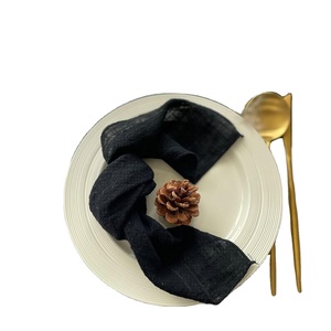 Serviettes en lin durables modernes de haute qualité Serviettes en tissu brodées jetables pour les mariages et les événements Linge de lin de luxe - Product Image 1