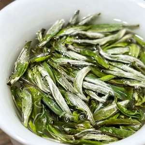 Thé Blanc Fuding Silver Needle Baihao Yinzhen en Gros, Vente Directe Usine, Bourgeons Purs, Feuilles Entières, Récolte Printanière - Product Image 2