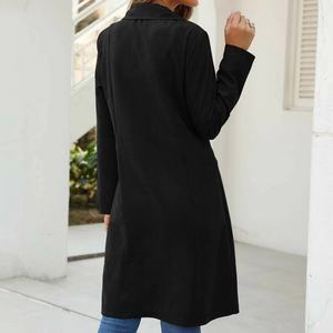 Trench-coat long à double bouton et grande poche pour femmes, confortable et d'excellente qualité. - Product Image 6