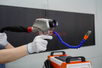 Machine de nettoyage au laser à fibre pulsée portable refroidie par air Guoyuan PRO 300W, pour l'élimination de la rouille industrielle sur les métaux