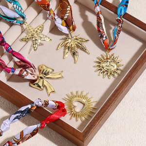 Avrupa ve Amerika'da Çok Satan Takı Uzun Kumaş Kolye Hafif Lüks Yüksek Kaliteli Çoklu Kolye Ucu İnci Rengi İpek Eşarp - Product Image 1