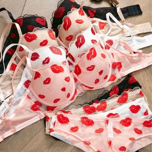 Ensemble soutien-gorge sexy effet lèvres très populaire - Soutien-gorge push-up pour petites poitrines, anti-affaissement et rehausseur, avec culotte string en dentelle - Product Image 6