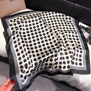 ผ้าพันคอไหมพิมพ์ลายคลื่นสีดำขาว ขนาด 70 ซม. สำหรับเครื่องแต่งกาย - Product Image 5