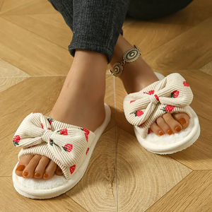 Mules classiques à bout ouvert pour femmes, motif fraise, avec mousse à mémoire de forme douce et antidérapante, pour la plage et l'hiver, compatibles avec la mode printanière - Product Image 4