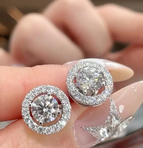 ต่างหูเงินแท้แบบ 3-in-1 สำหรับผู้หญิง ประดับเพชรโมอิสซาไนต์ทรงกลม ตัดแบบ Bezel Setting ดีไซน์ทันสมัย เหมาะเป็นของขวัญสำหรับงานปาร์ตี้ - Product Image 5