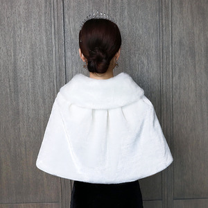 Luxuriöser Damen-Winterpelzumhang Hochzeitscape Braut Warmer Kunstpelz-Schal - Product Image 6