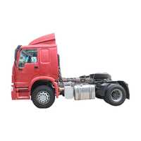 Truk Traktor Sinotruk HOWO 4X2 Kabin Atap Tinggi Merah Tugas Berat Penarik Utama Semi Trailer Head WD615.47 351-450HP Euro 2