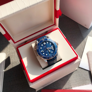 Montre de plongée mécanique pour homme avec cadran bleu vague et bracelet en caoutchouc noir pour les sports de plein air Omegaes - Product Image 4