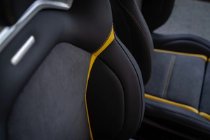 Sièges sport Mercedes AMG A35/<span class=keywords><strong>A45</strong></span>/C43/C63/E63 |   pour cuir Nappa |   Fibre de carbone |   Surpiqûres jaunes décoratives |   Imperméable - Product Image 6