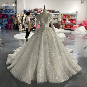 فستان زفاف لامع بقصة البول جاوون من التول والكوتور مزين بالكشكشة Lsmx099 - Product Image 3