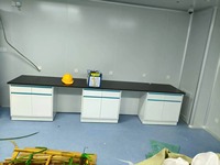 Banc de travail de laboratoire sans poussière pour salle blanche avec étagère à réactifs, poste de travail à structure en acier pour la production en laboratoire et pharmaceutique