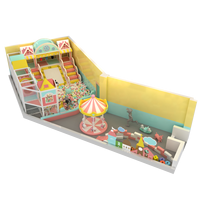 Équipement de terrain de jeu intérieur pour enfants Pioneer Builder avec grande piscine à balles, toboggan, carrousel, structure d'escalade et simulation de ville