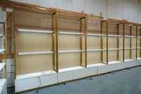 Meubles de Salon de Coiffure Personnalisés en Bois pour Extensions Capillaires, Aménagement Intérieur de Salon de Beauté, Étagère Murale Présentoir à Perruques en Acier Inoxydable Doré