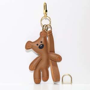 Colgante de cuero con diseño de oso pequeño Zenos, estilo adorable, llavero con mosquetón para montañismo, colgante artesanal de alta calidad - Product Image 1