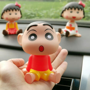 HESPER Accessoires créatifs d'anime, figurine Crayon Shin-Chan en version travesti, poupée mignonne à tête oscillante, jouets de décoration de <span class=keywords><strong>voiture</strong></span>, cadeau pour garçons - Product Image 2