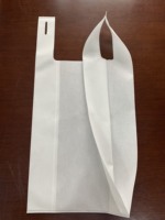 Sacs en non-tissé PP pour t-shirts, sacs réutilisables pour les courses avec poignée découpée, sacs promotionnels écologiques, vente en gros