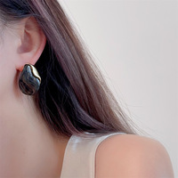 Avancé élégant ambre résine acrylique boucles d'oreilles femmes léger luxe Niche alliage couture 2025 nouveaux accessoires d'oreille