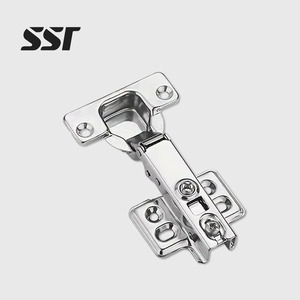 Bisagra Moderna de Acero Inoxidable de Dos Etapas para Puerta de Armario con Cierre Suave, Modelo SSR 003 261, Grosor de 1.2MM, 6 Agujeros - Product Image 1