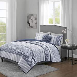DB 4-Piece Jacquard Quilt Set with Complementary <b>Throw</b> Pillow - Product Image 1