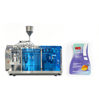 Machine voor het vullen van vloeistoffen in voorgevormde, speciaal gevormde zakjes voor de verpakking van Goji-bessen, moerbeipuree en dranken.