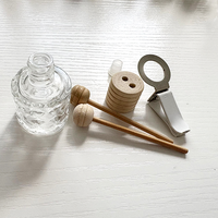 Diffuseur de parfum rond de luxe à clipser sur grille d'aération, flacon en verre de 8 ml avec deux bâtonnets en bois, diffuseur à roseaux imprimé sérigraphié