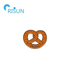 Fabrication métal délicieux bretzel émail épinglette personnalisé NY salé bretzel épingle salé bretzel épingle pour accessoires alimentaires - Product Image 4